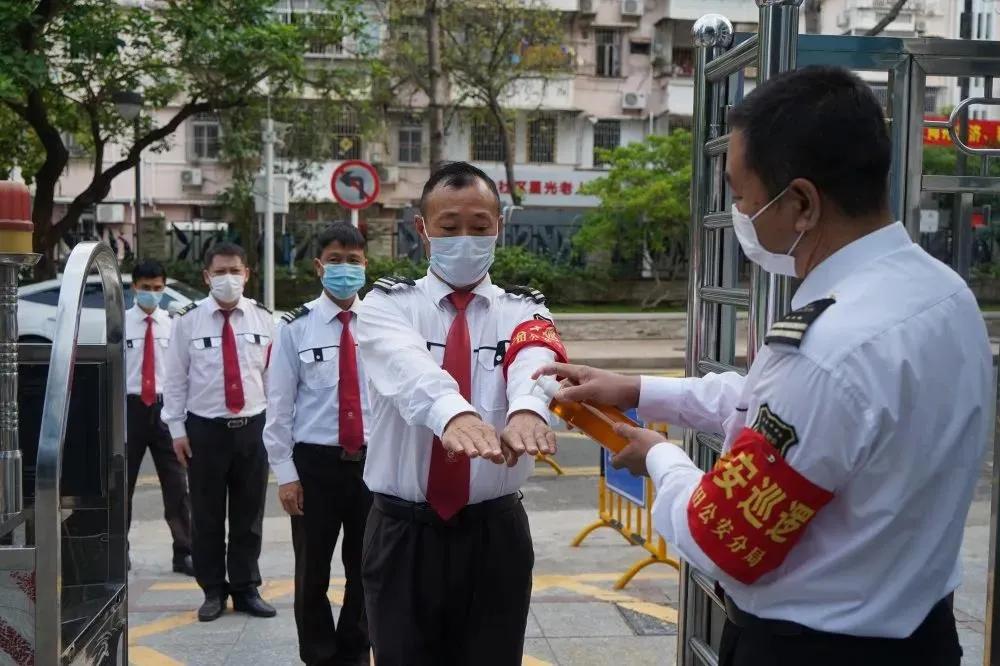 最新疫情下学校应对策略与面临的挑战