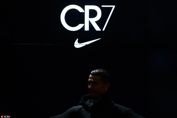 CR7最新款，设计与科技的极致融合